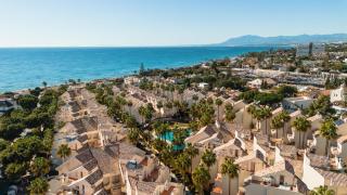 Front line beach townhouse with sea views and south facing, in Costabella, Marbella - Marbella - 2