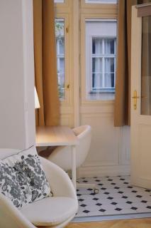 NEW! Mucha 3BDR Flat in HEART of the City Center - Prague - 6