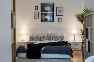 NEW! Mucha 3BDR Flat in HEART of the City Center - Prague - 9