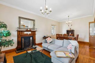 Spacious home near Glenelg - South Plympton - 0