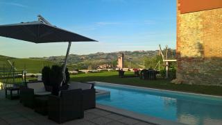 Red Wine Camere - La Morra - 2