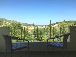 Villa Petrino - central flat location within Kassiopi. Sleeps 8 - Kassiopi - 4