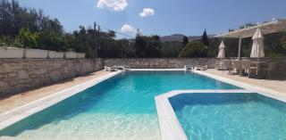 Villa Petrino - central flat location within Kassiopi. Sleeps 8 - Kassiopi - 0