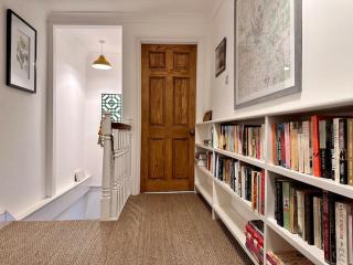 Cathedral Views Period Townhouse w/ Free Parking - 1