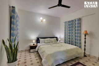 StayVista's Palm Perle Villa - Pet-Friendly Retreat with Terrace, Lawn & Pool Table - Bhopal - 7