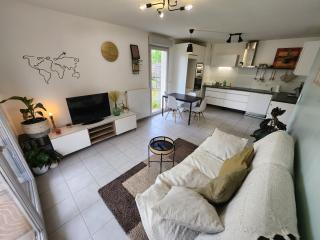 Appt 2 chambres au calme - jardin privé - Metro D, Eurexpo, Groupama Stadium - Saint-Priest - 0