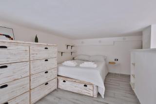 Quiet House Milano in Navigli Sleeps 4 - 9