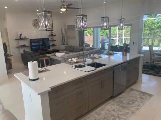 AAA - Marco Island Luxury Home, Walk To The Beach. - 7