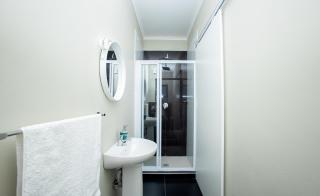 The Twin Villas Guest House - East London - 3