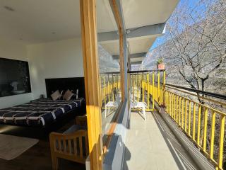 Nomad Bed & Breakfast - 8