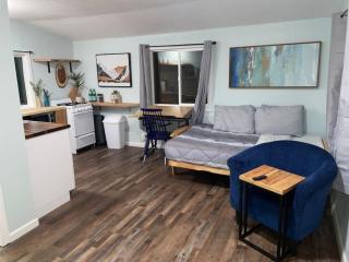 Cozy Little Cabin Slumber Village 3 - Anchorage - 0