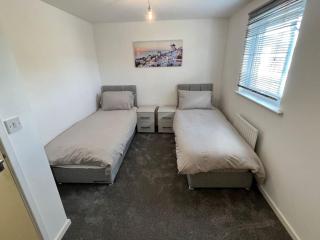 Luxury home in rugby ready 4U - 2