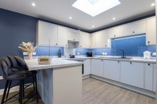 Elliot Oliver - Exquisite Two Bedroom Apartment With Garden, Parking & EV Charger - 9