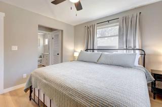 Beautiful 3 BR/2 Bath Very Close to IU & Downtown - 7