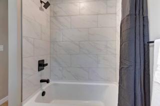 Beautiful 3 BR/2 Bath Very Close to IU & Downtown - Bloomington - 3