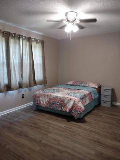 Lovely 4 BR Home Near Fort Johnson-14 Minute Drive - Leesville - 4