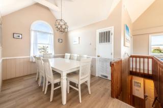 Seaside Serenity Awaits! Luxe Beach Retreat with Hot Tub - Salvo - 1