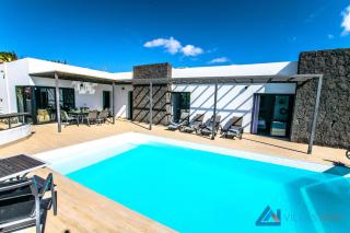 229 - Villa Lanson by Villas Now Ltd - Playa Blanca - 0