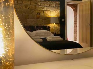 Luxury Grand Studio Apartment @3 - Barnsley - 3