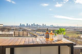Jack Daniels House with Rooftop Golf, City views! 8min to Whiskey Row! Sleeps 10! - Nashville - 6
