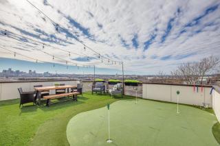 Whiskey House with Rooftop Golf, City views! 8min to Downtown! Sleeps 9! - Nashville - 9