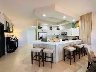 Amazing & Spacious Top Floor Condo with Bay View! - Marco Island - 6