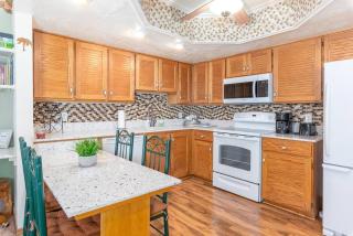 Condo 205 Wifi Gas Fireplace Community Pool & - 8