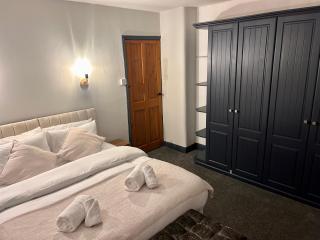 Cozy 3 Bed Home in Halifax with Secure Parking - Long & short stays welcome! - Halifax - 8