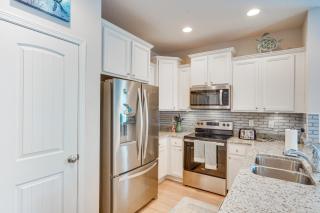 PCB Townhome with Deck and Pool Access 3 Mi to Beach! - Panama City Beach - 3