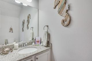 PCB Townhome with Deck and Pool Access 3 Mi to Beach! - Panama City Beach - 1