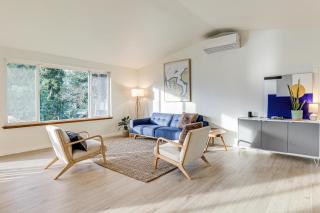 Port Townsend Escape with Deck, Bay and Mountain Views - 8