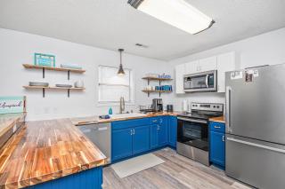 Newly Renovated 3BR/3BA Beach House w/Hot Tub - Myrtle Beach - 4
