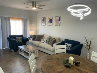 Cozy Stylish Townhome - Davenport - 0