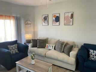 Cozy Stylish Townhome - Davenport - 8