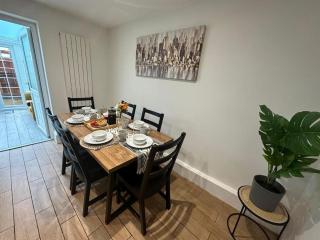 Elegant room in stylish house - 2