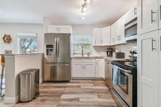 Chic & Cozy 3 Bed/2 Bath House Near Beaches - 1