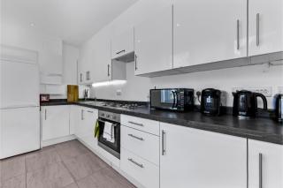 Charming and Modern 2 BR Flat - London - 1