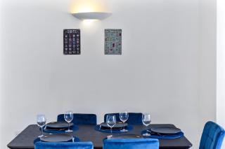 Charming and Modern 2 BR Flat - London - 3