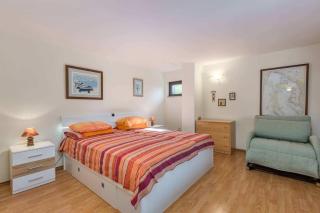Apartments by the sea Njivice, Krk - 21868 - 1