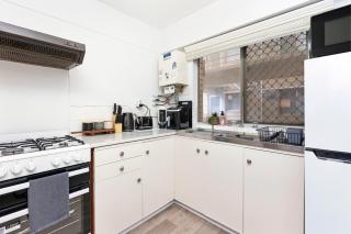 Urban Chic Studio By 'the Strip' - Perth - 8
