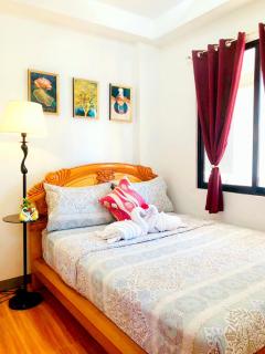 Retreat to a Stylish Flat w/ Balcony + Garden View - Liloan - 0