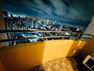 Birch Tower a1 front of RobinsonMla Rizal Park - Manila - 1