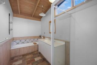 Wollondilly - Mansfield - Sleeps 10 - Goughs Bay - 3