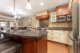 Solara Suite with Indoor Pool - Hot tub -Parking - GYM - 8