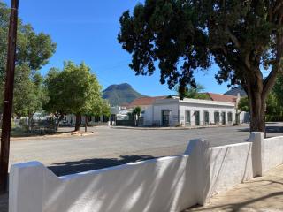 Just-a-bed - Stone Cottage - Graaff-Reinet - 1