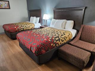 Econo Lodge Biltmore - 2