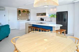 Stylish Tasteful Maroochy Escape - 9