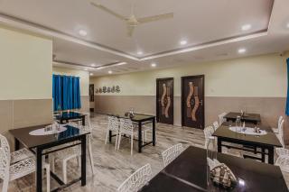 Goldhorn Hotels & Banquet Mehdipatnam Near St Ann's college - Hyderabad - 8