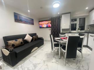 THE ROYAL BOUTIQUE OXFORD LODGE by LONDON SLEEP 6 - 4