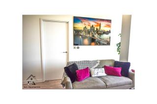 City Centre Apartment Close to Ascot & Legoland Sleep Upto 4 Guests - Parking on Request! - 3